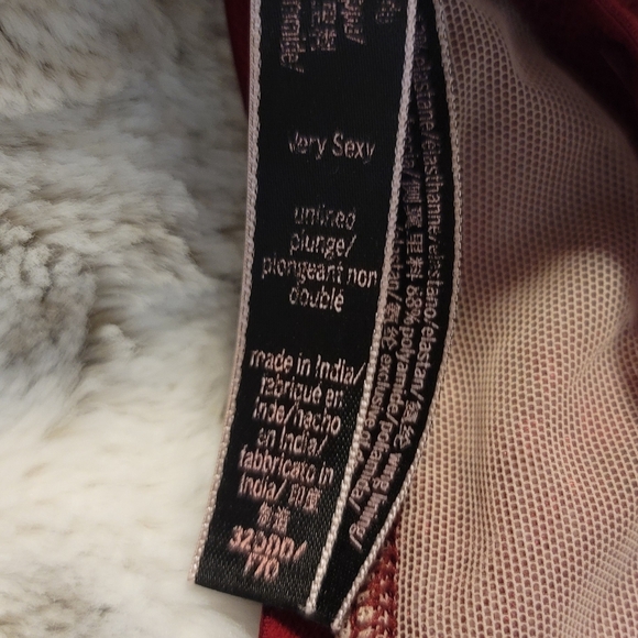 Very Sexy Plunge Halter Bra 32DDD Unlined - Picture 3 of 3